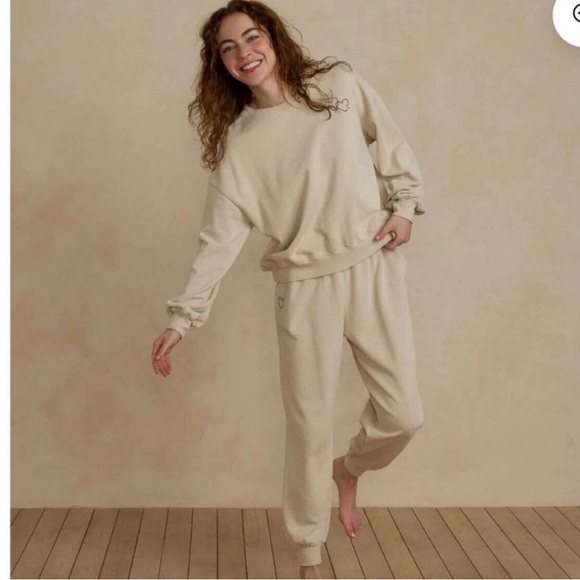 Rylee Cru Cream Joggers - Picture 2 of 7